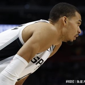 开云体育-40分惨败！文班10分5罚，马克西19中8探花伤退，马刺8人得分上双