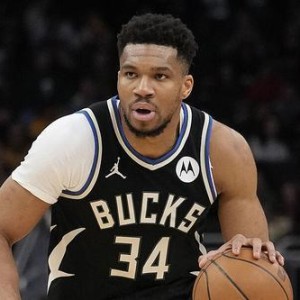 开云下载网址-NBA历史第一！字母哥常规赛生涯第160次单场30+10+5